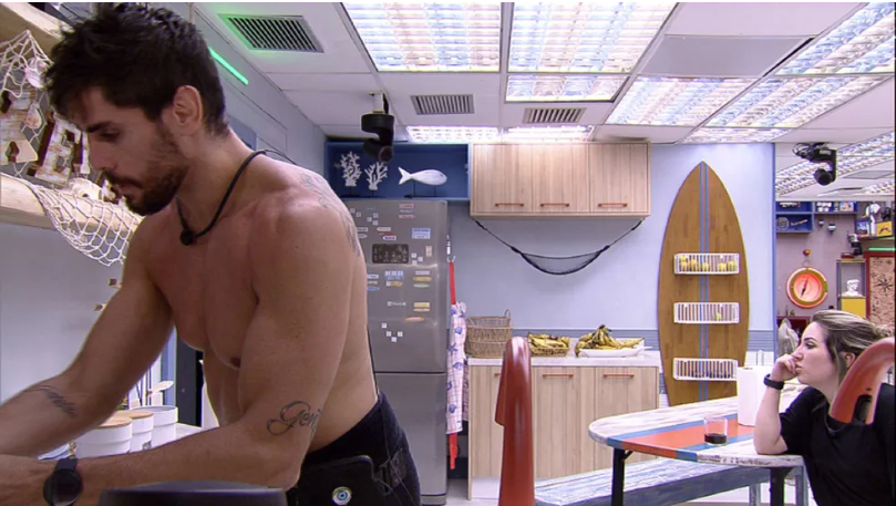 'Perguntei quem me deu mala ninguém disse que deu', reclamou Cara de Sapato