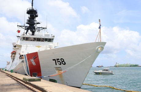 Navio atracou no Porto de Suape, em Pernambuco