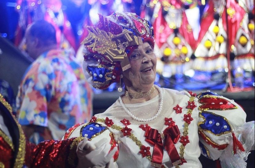 Carnaval homenageia a presidente do Bloco Amantes das Flores, Dona Palmira