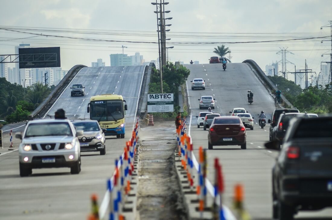 Motoristas contam com rotas alternativas para desviar dos trechos com bloqueio