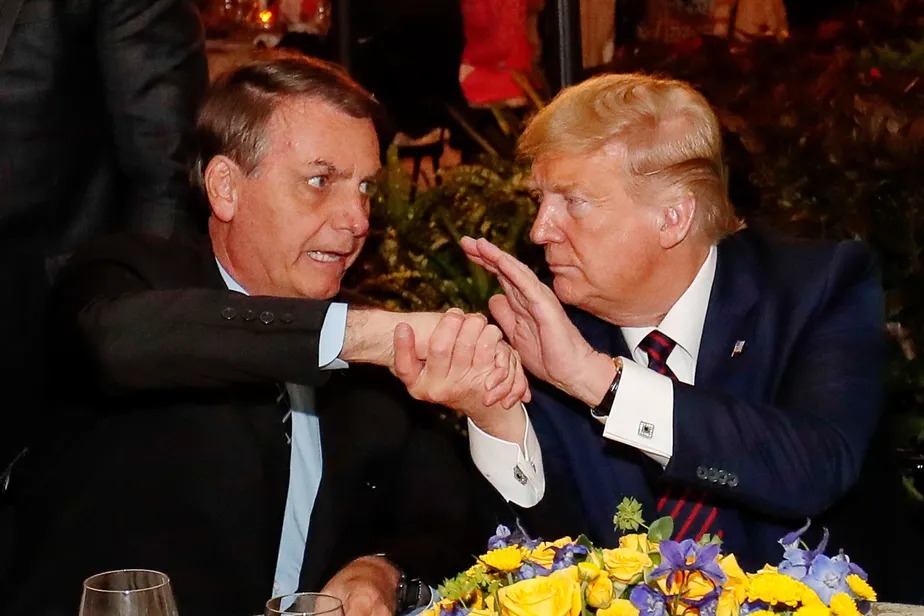 Presidente Jair Bolsonaro, fotografado em jantar ao lado do então presidente dos EUA, Donald Trump, em 2020