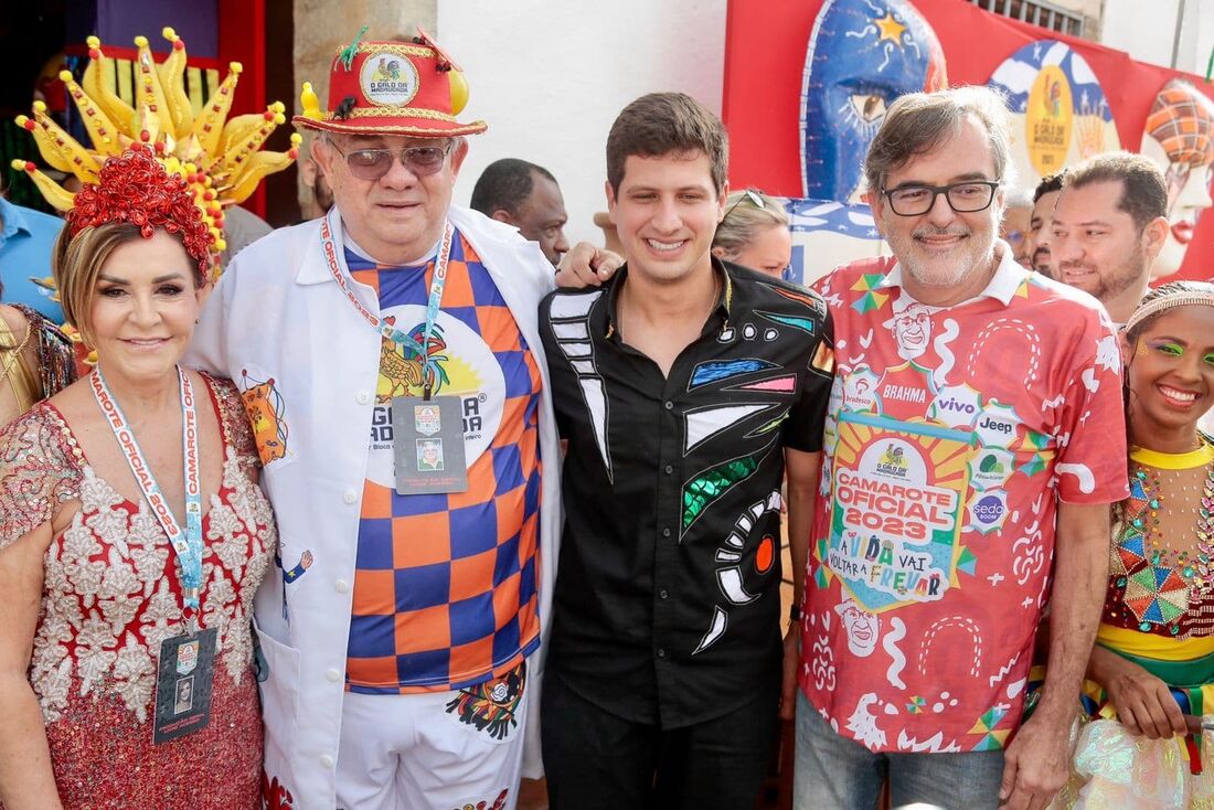 tradicional café da manhã do galo reúne foliões e autoridades neste