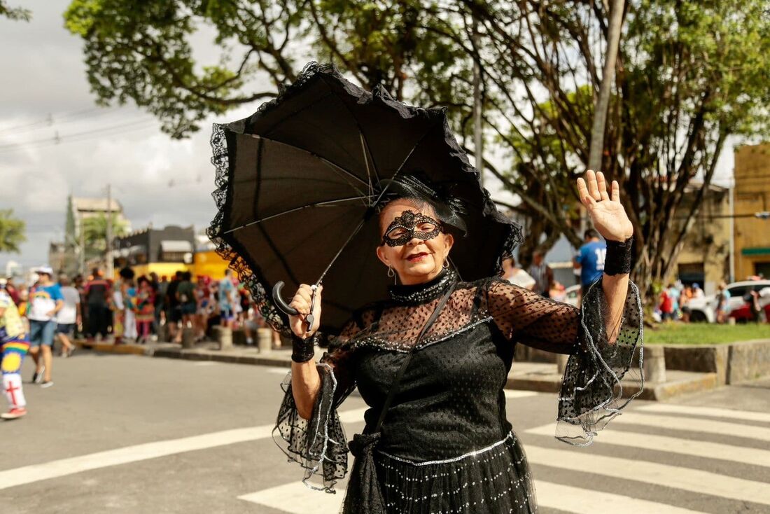 Foliã caprichou na fantasia para o desfile do Galo da Madrugada