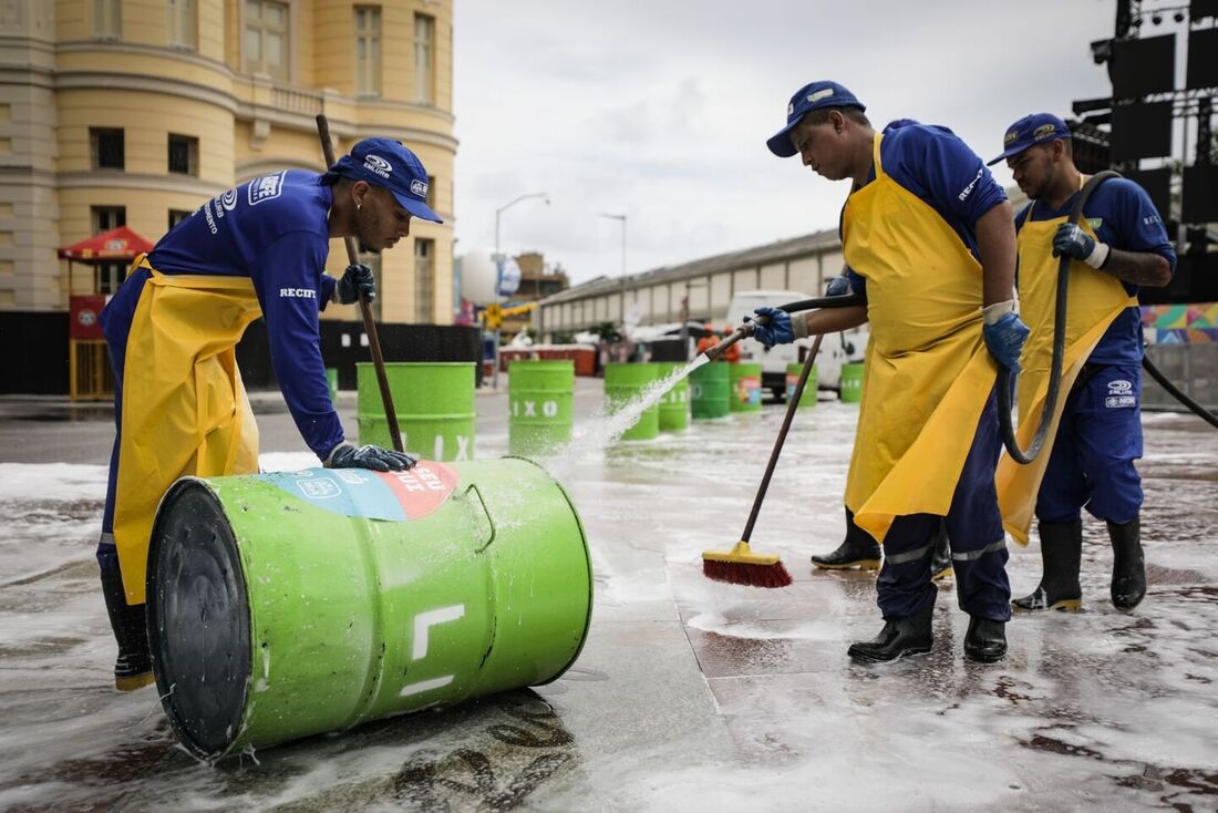 Carnaval do Recife: mais de 2,5 mil profissionais trabalham na limpeza e manutenção no período