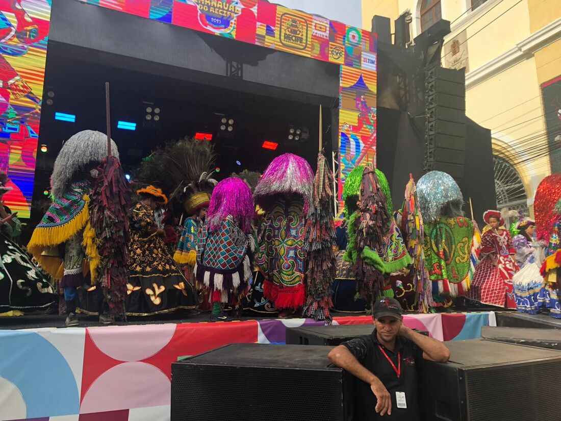 apresentações culturais de Maracatus de Baque Solto e Escolas de Samba