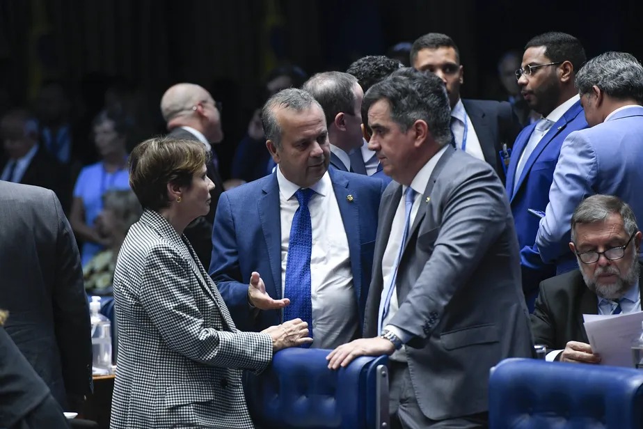 Foco. Marinho conversa com senadores Tereza Cristina e Ciro Nogueira: líder da oposição mira indicação de Dilma 