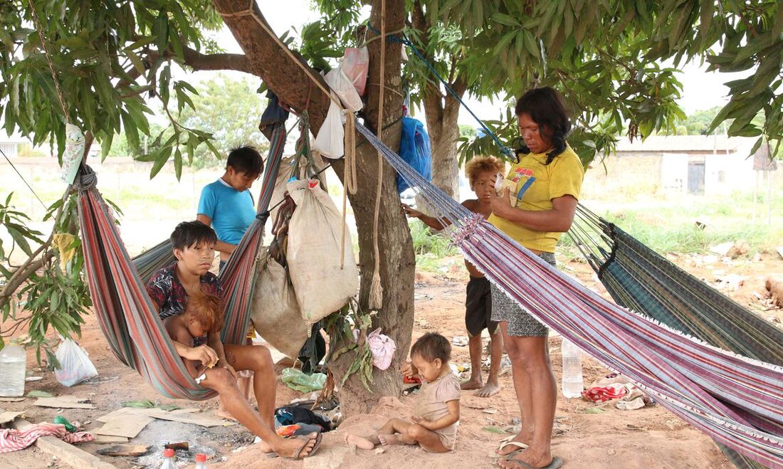 Yanomamis. Ele conta que fugiram da terra indígena porque não tinham o que comer e porque foram atacados por homens de outra comunidade