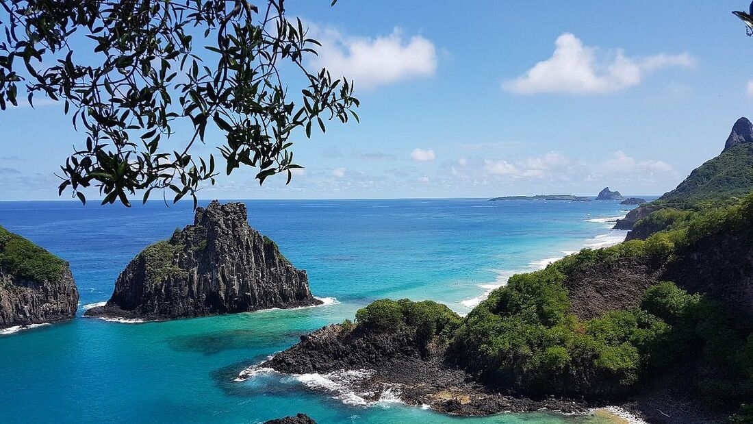 Praia do Sancho, em Fernando de Noronha