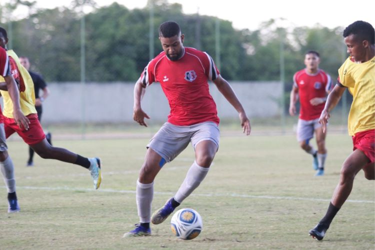 Jogador chegou ao Santa Cruz por empréstimo, com contrato válido até o fim da disputa estadual