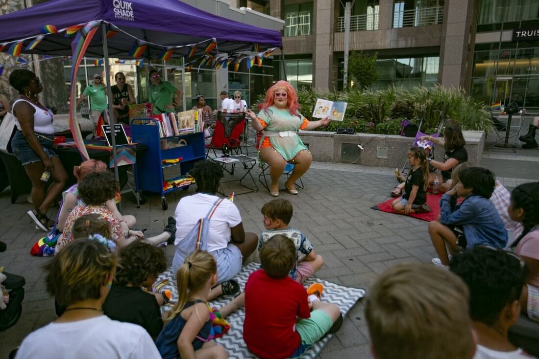 A "Drag Queen Story Hour" começou em 2015 em São Francisco