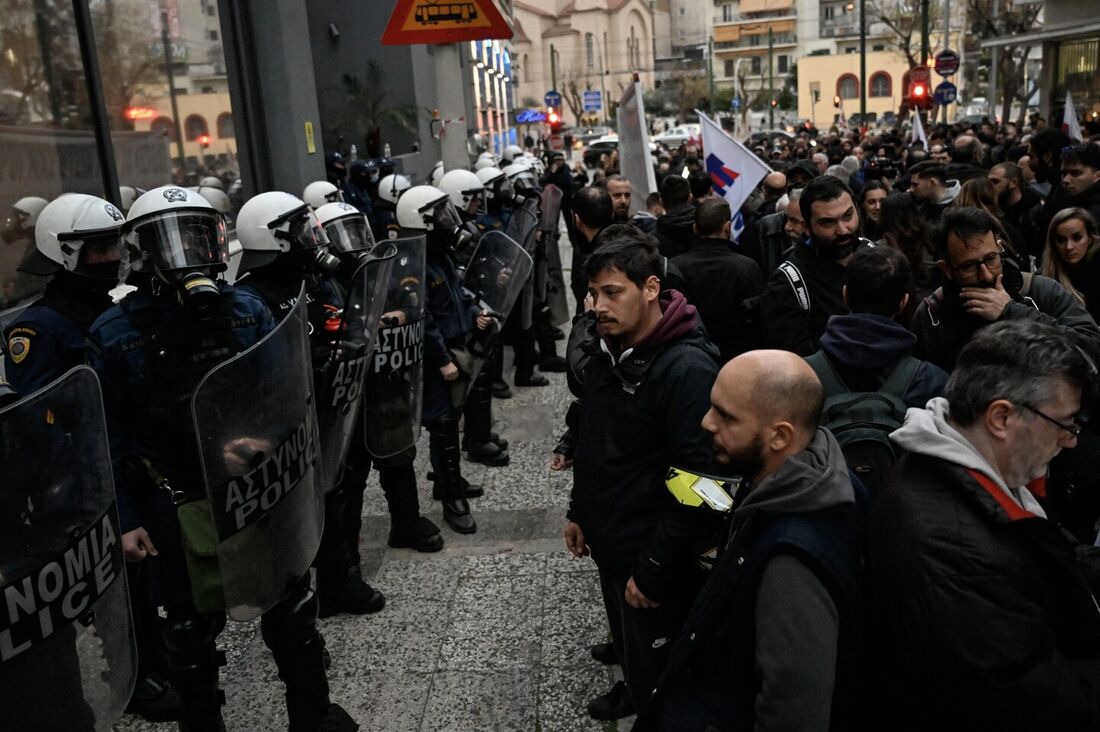 Novo dia de protestos na Grécia após tragédia ferroviária