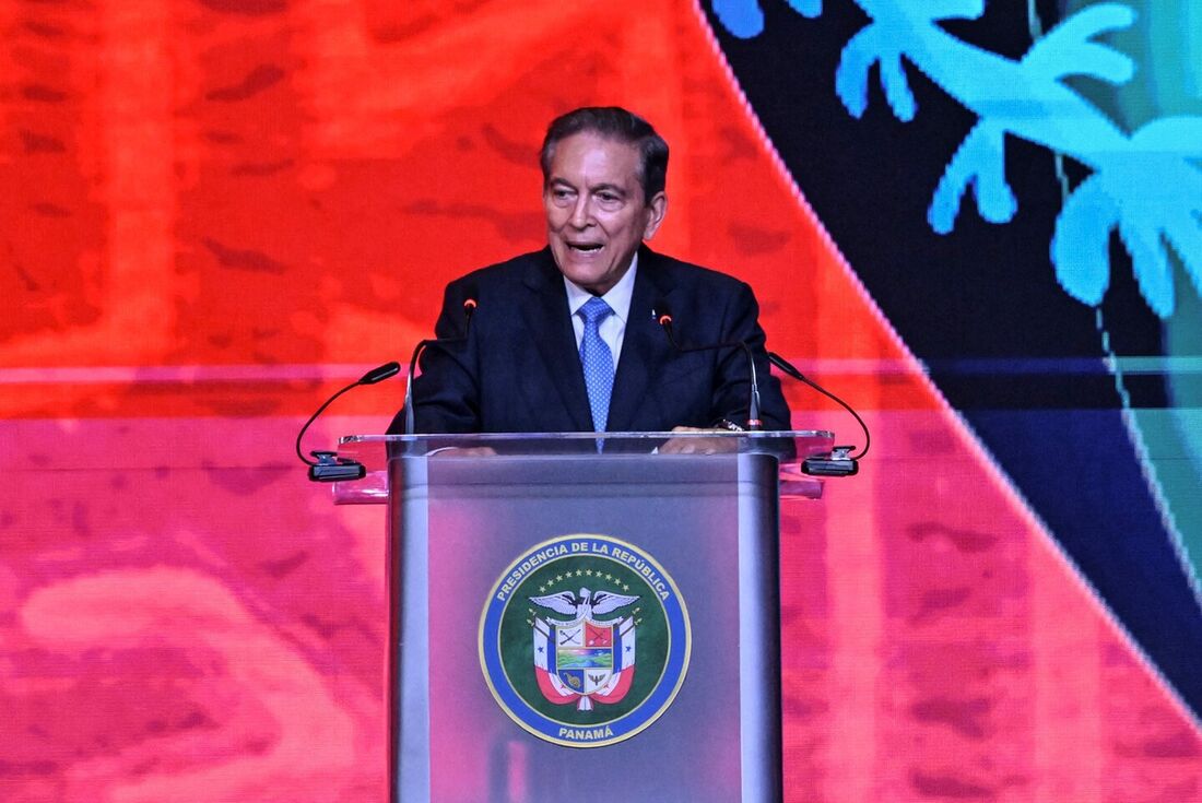 O presidente panaminense Laurentino Cortizo discursa no dia de abertura da Conferência Nosso Oceano no Centro de Convenções do Panamá na Cidade do Panamá em 2 de março de 2023