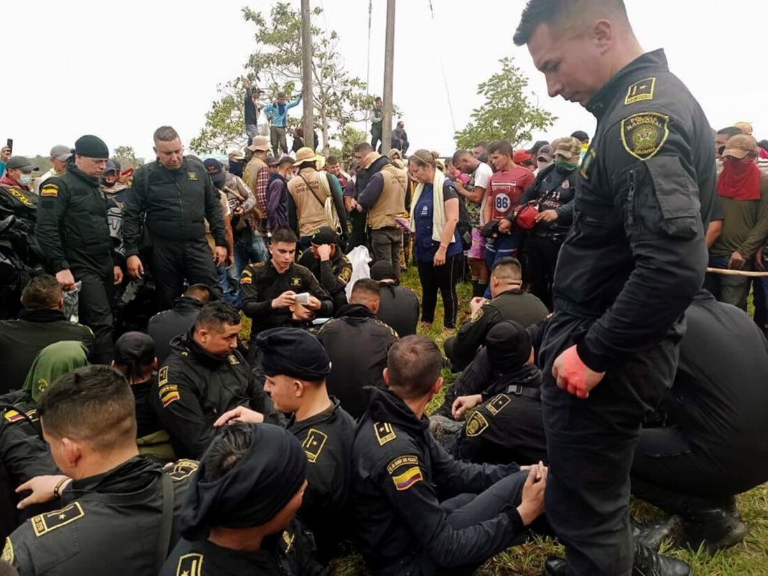 O protesto se tornou violento e terminaram em confrontos entre a comunidade e a força pública