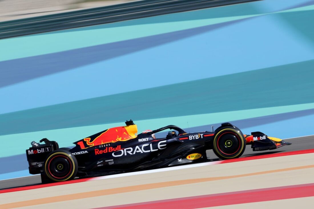 Max Verstappen testando o carro da Red Bull para a nova temporada 