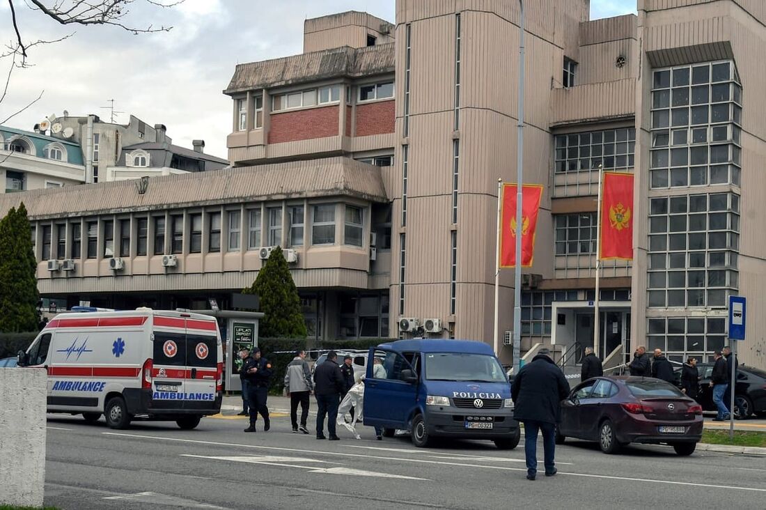 Homem ativou dispositivo explosivo ao entrar no edifício do tribunal  em Podgorica, capital de Montenegro 