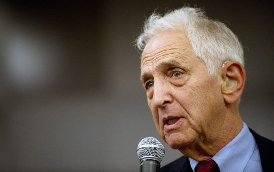 Daniel Ellsberg era um consultor do governo quando vazou 7.000 páginas sigilosas que determinavam, contrariando as alegações públicas do governo de Richard Nixon (1969-1974), que o conflito do Vietnã era impossível de vencer