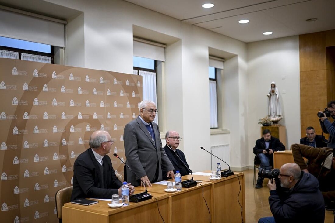 O clero se reunião para debater sobre relatório de abusos sexuais cometidos contra milhares de menores 