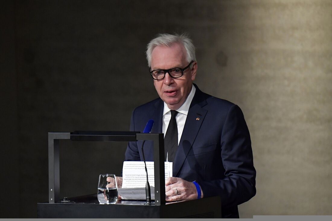 David Chipperfield - Morador de Londres, Chipperfield é conhecido por renovar e reconstruir edifícios antigos, adaptando-os às necessidades modernas sem deixar de respeitar sua história e cultura