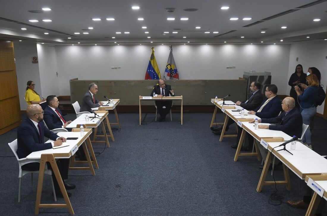 Os organizadores se reuniram com autoridades do Conselho Nacional Eleitoral (CNE)