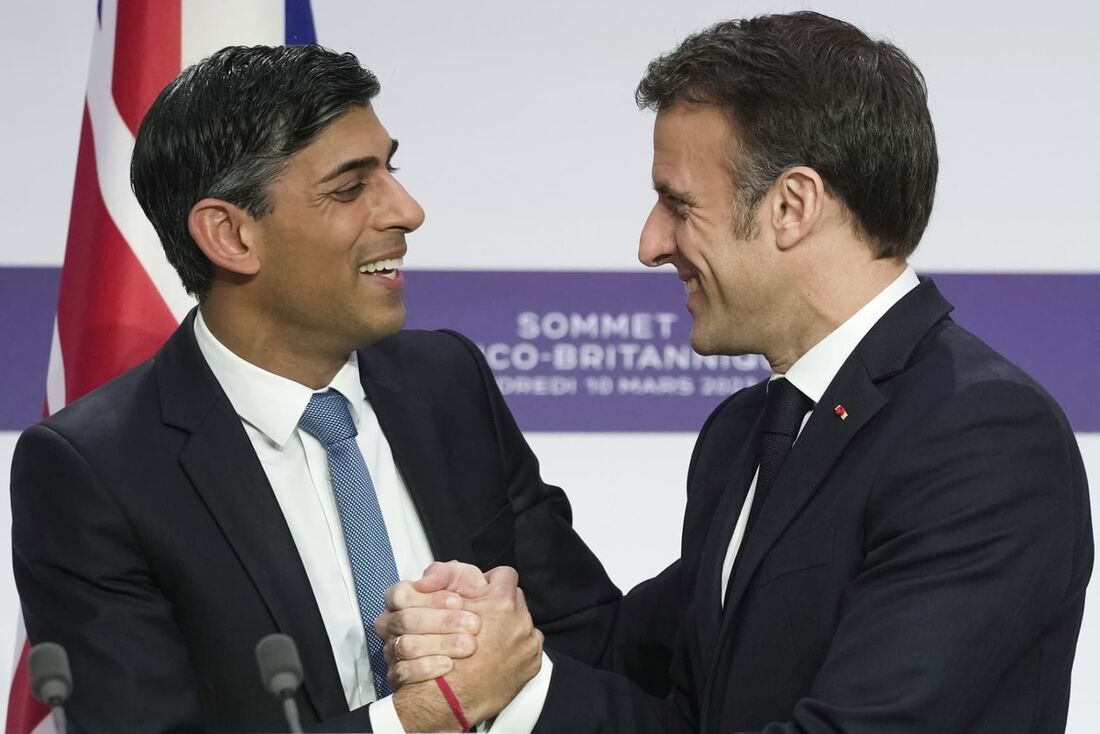 Primeiro-ministro britânico Rishi Sunak e o presidente francês Emmanuel Macron em cúpula sobre migração e Ucrânia