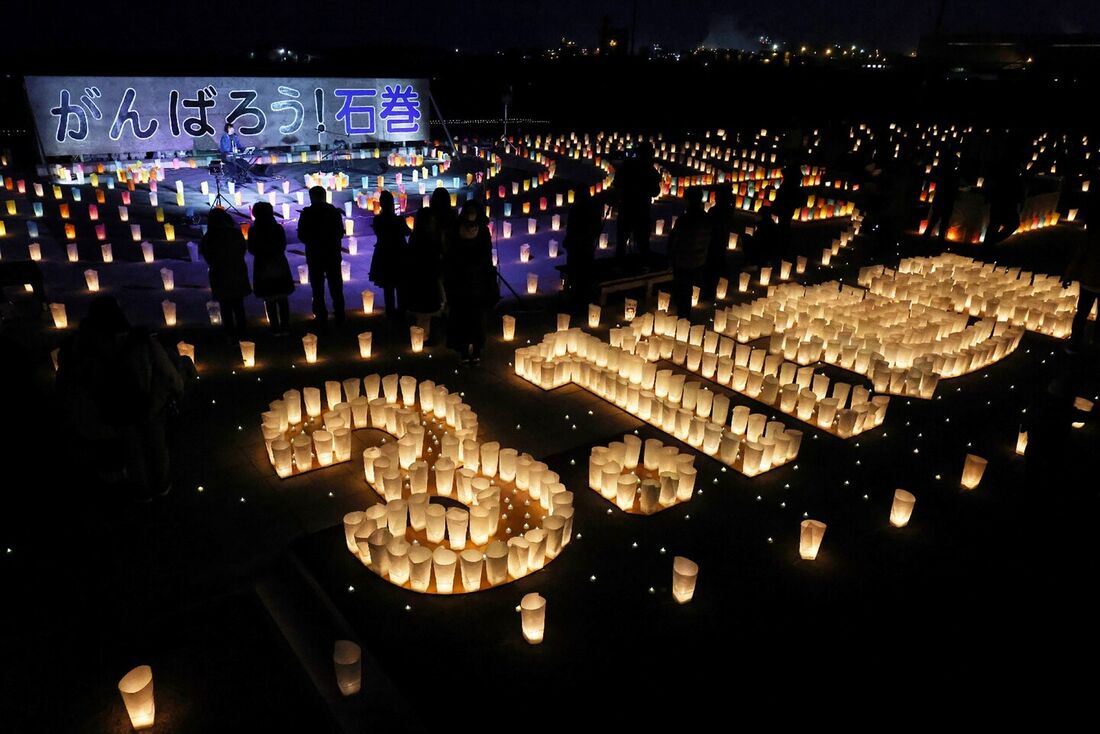 Homenagem às vítimas do terremoto, tsunami e desastre em Fukushima há 12 anos no Japão