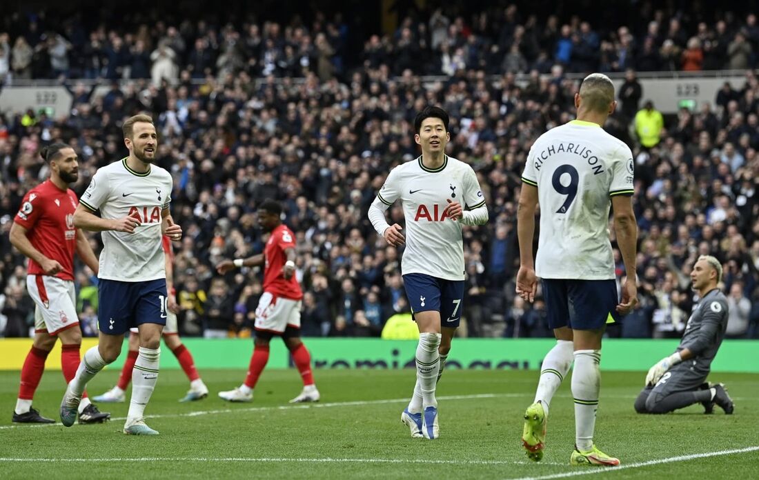 Kane, Son e Richarlison foram titulares na vitória do Tottenham