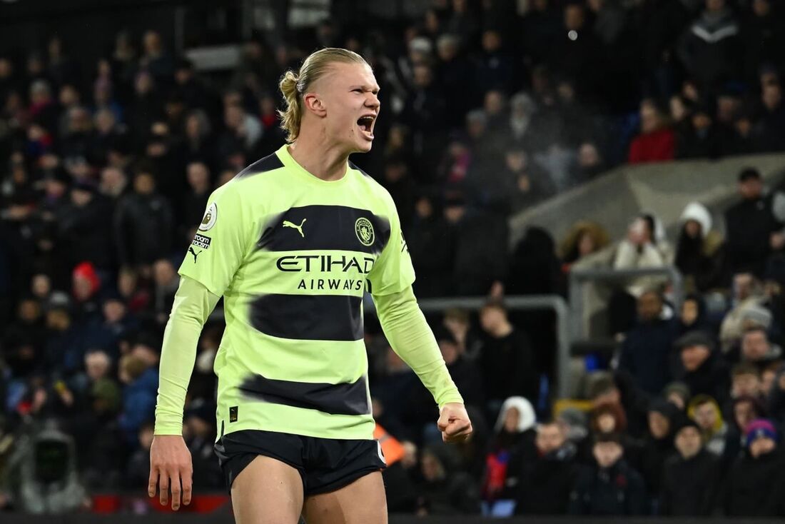 Haaland faz 13º gol em 20 jogos pelo City, que goleia e assume a liderança  da Premier League - Premier League - Br - Futboo.com