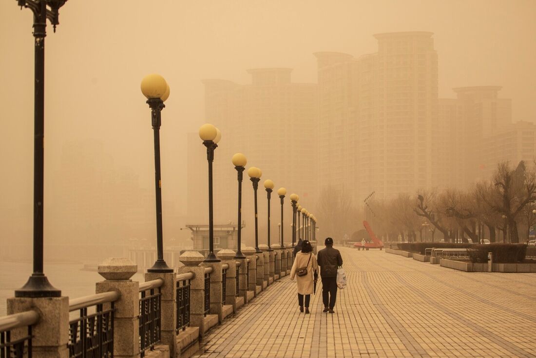 Tempestade de areia polui o ar em Pequim e no norte da China