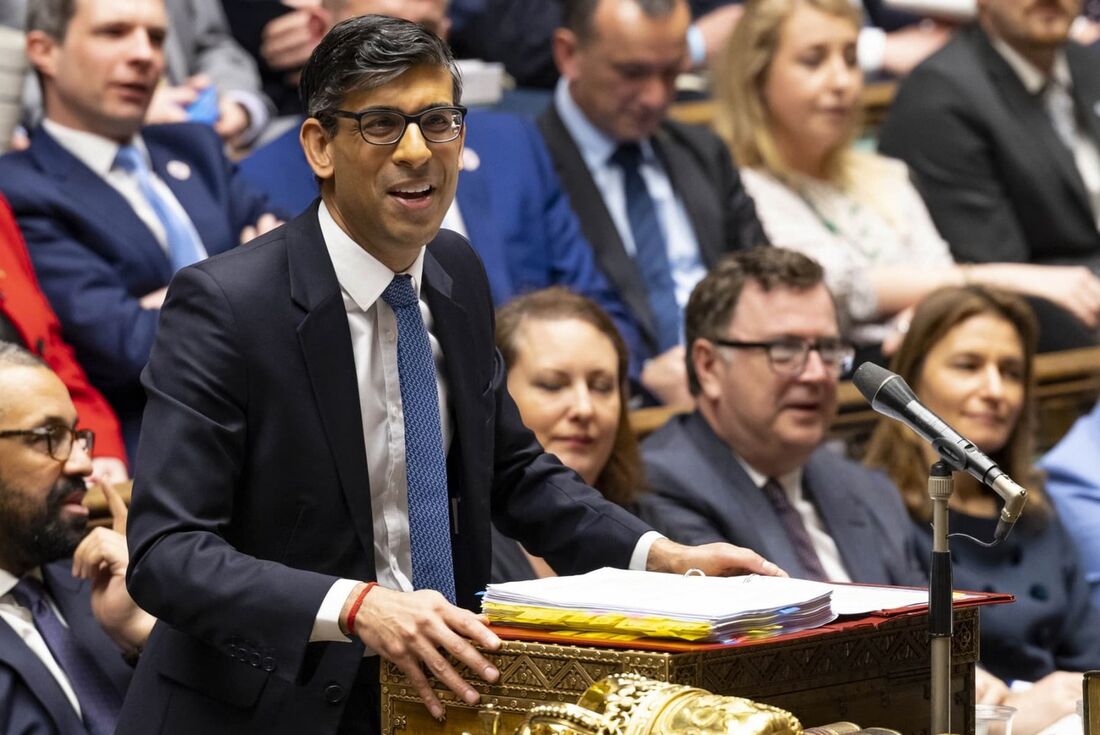 Somando remunerações e rendimentos de capital, obteve 4,7 milhões de libras (R$ 30 milhões aproximadamente) durante esses três anos até 2022.