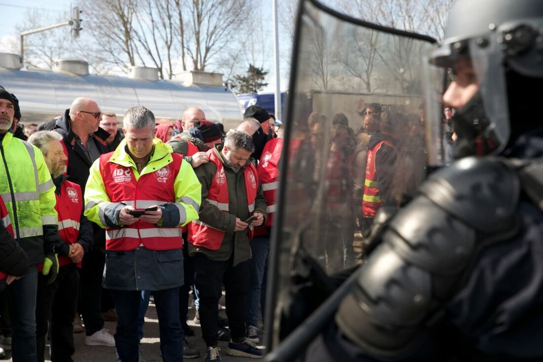 Apesar dos protestos, Macron reitera seu desejo de que o projeto siga "seu caminho democrático"