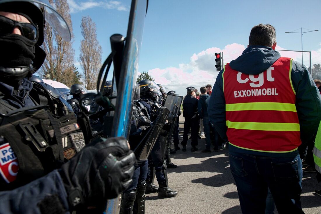 Sindicalista perde um olho em protesto na França contra a reforma da Previdência