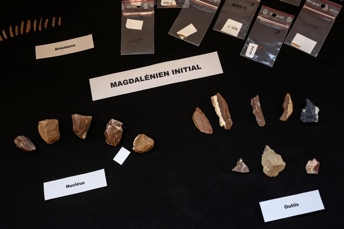 Itens datam do início da época de Magdelanian (-20.000 anos), durante a apresentação de uma descoberta por uma equipe de arqueólogos Inra durante as escavações no sítio de Bellegarde, sul da França.