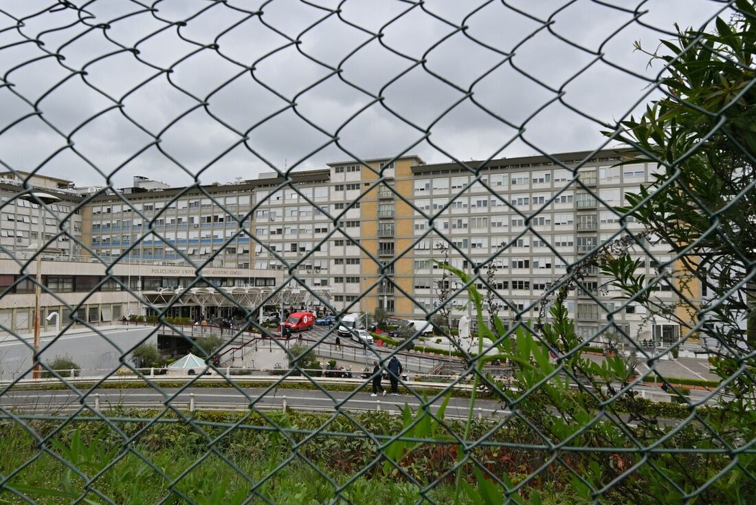 Vista do hospital Gemelli, onde o papa Francisco está internado