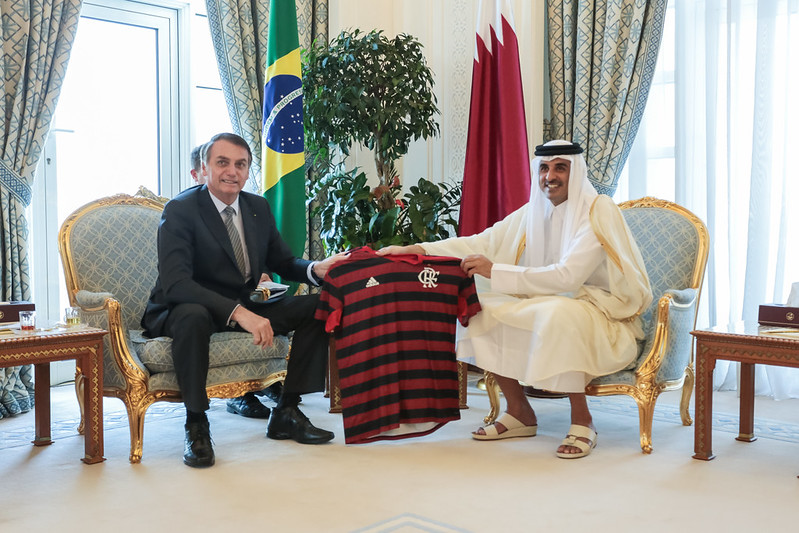 Emir Tamim bin Hamad al-Thani recebeu camisas do Flamengo e da seleção brasileira