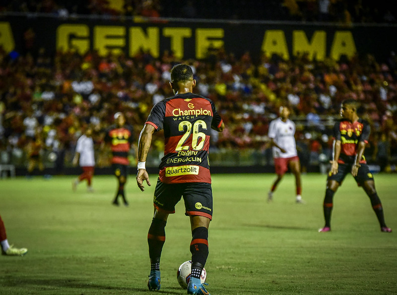 Eduardo, lateral-direito do Sport