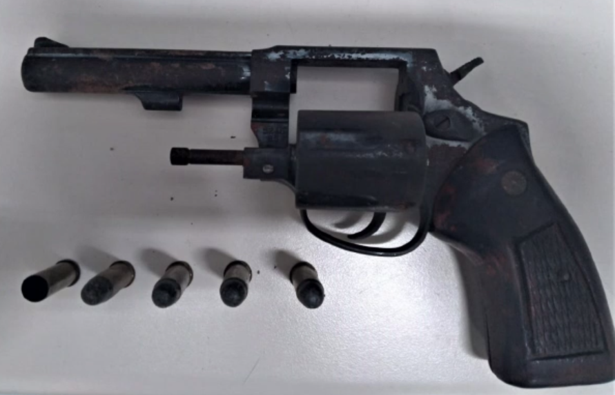 Os criminosos levaram as vítimas para um cativeiro no bairro de Peixinhos, em Olinda