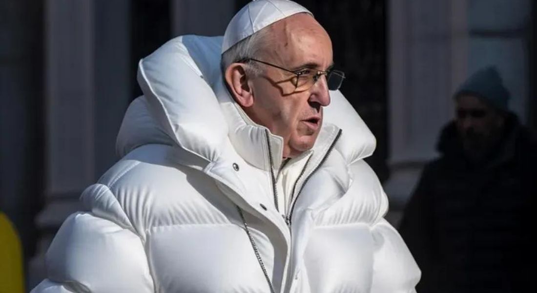 Imagem de Papa Francisco vestindo jaqueta puffer branca foi gerada por inteligência artificial 