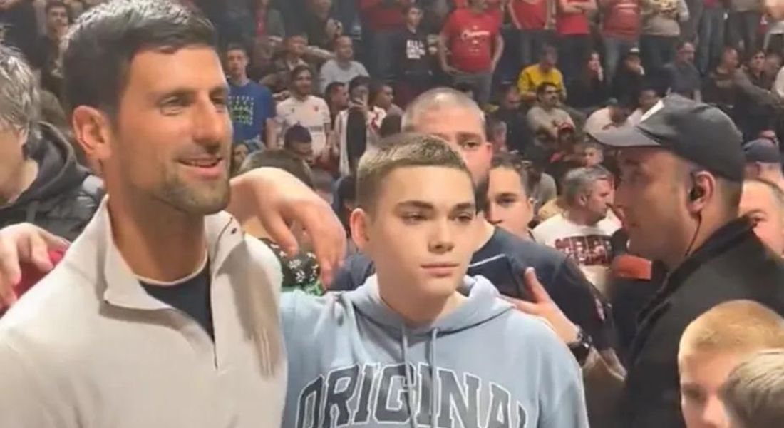 Novak Djokovic esteve em partida de basquete da Euroliga nesta quarta-feira 