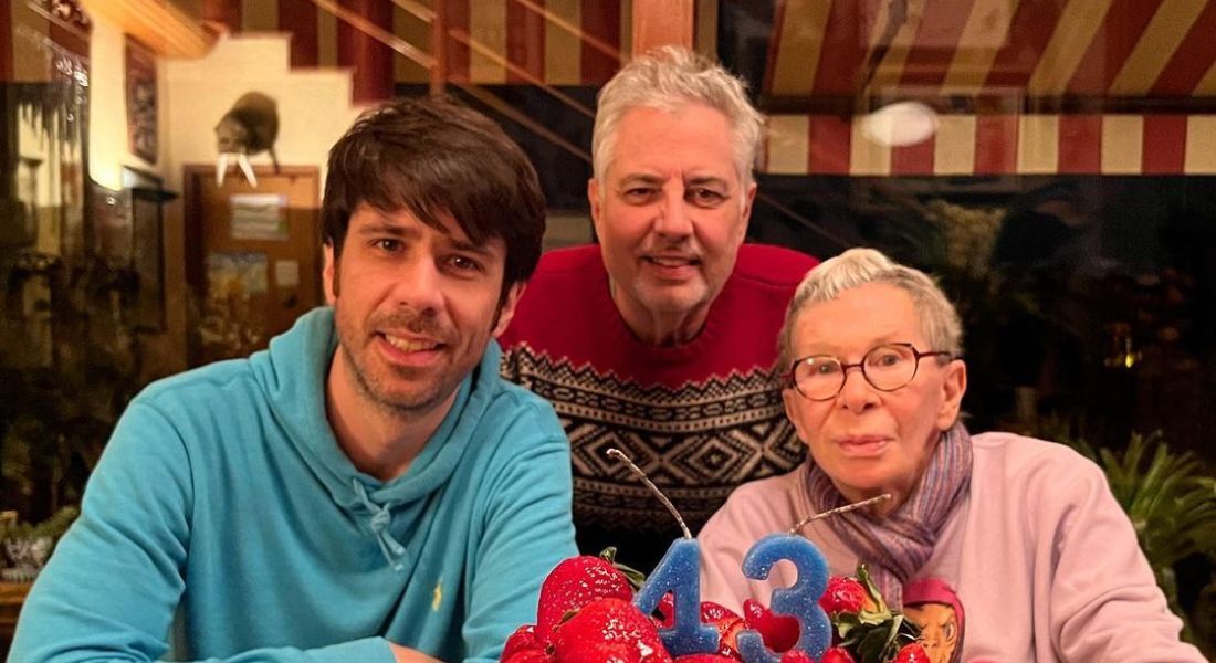 João Lee, ao lado dos pais, Roberto de Carvalho e Rita Lee