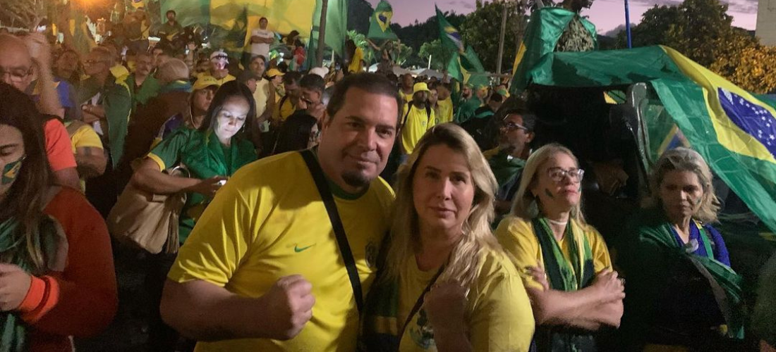 Ex-paquita Andréa Sorvetão e seu marido, o cantor Conrado