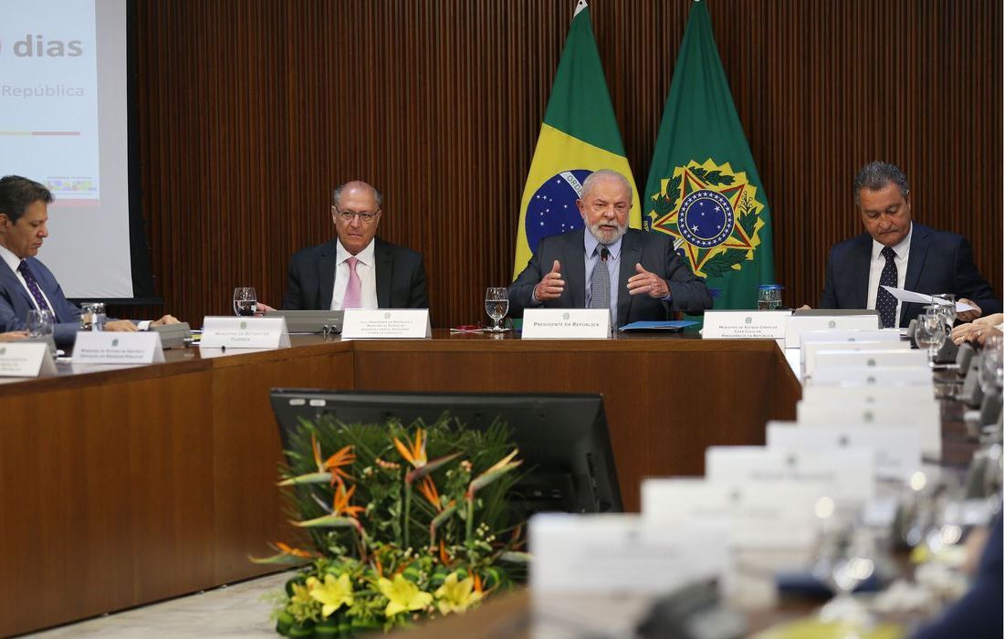 Presidente pede unidade de ministros em anúncios do governo