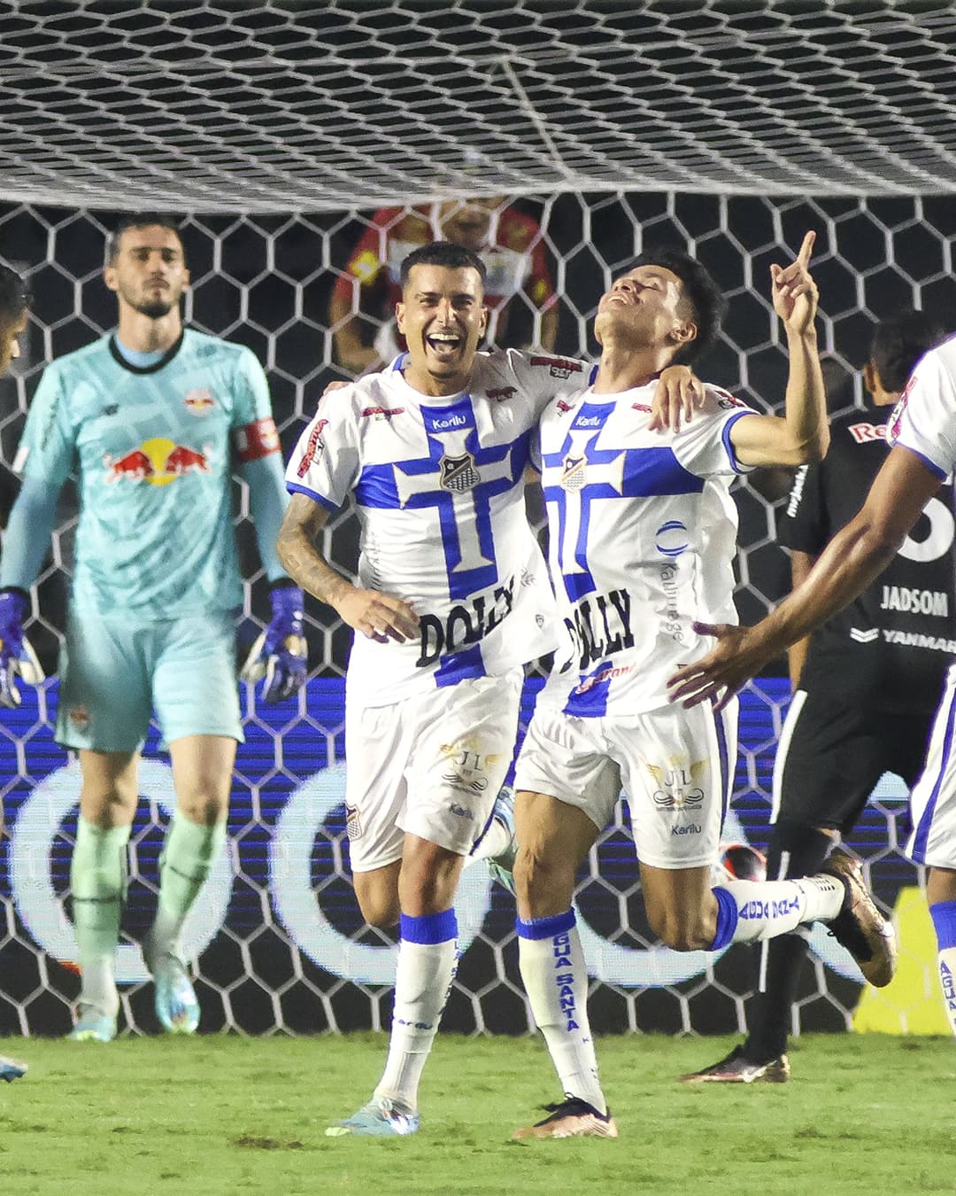 Com gol nos acréscimos, Água Santa vence o Palmeiras e sai na