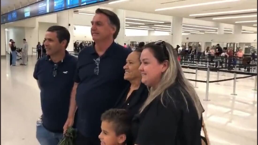 Bolsonaro embarca de volta ao Brasil