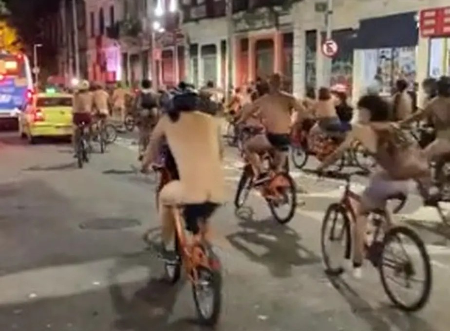 Pedalada Pelada aconteceu no Rio de Janeiro nessa sexta-feira