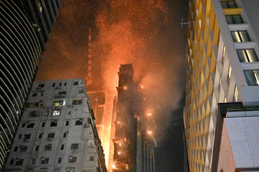 Incêndio em prédio de 42 andares em Hong Kong