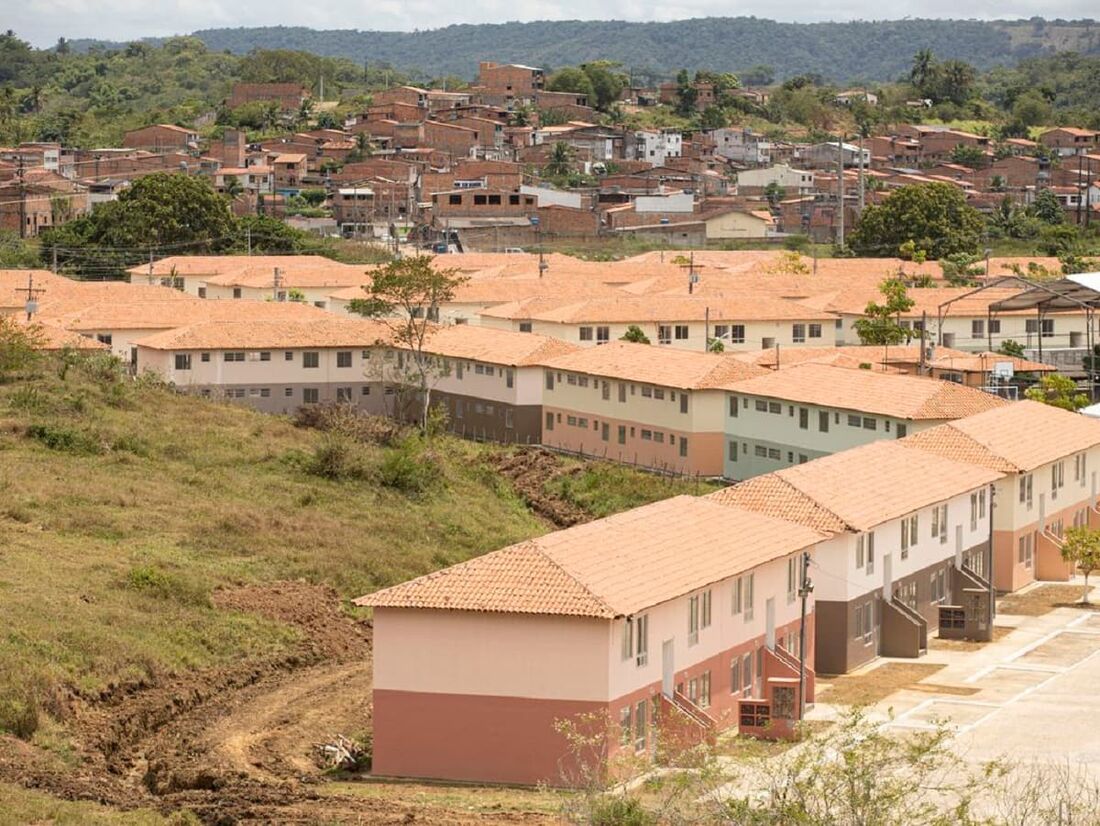 Foram entregues 600 unidades residenciais do Programa Minha Casa, Minha Vida para famílias da cidade de Bertioga (SP)