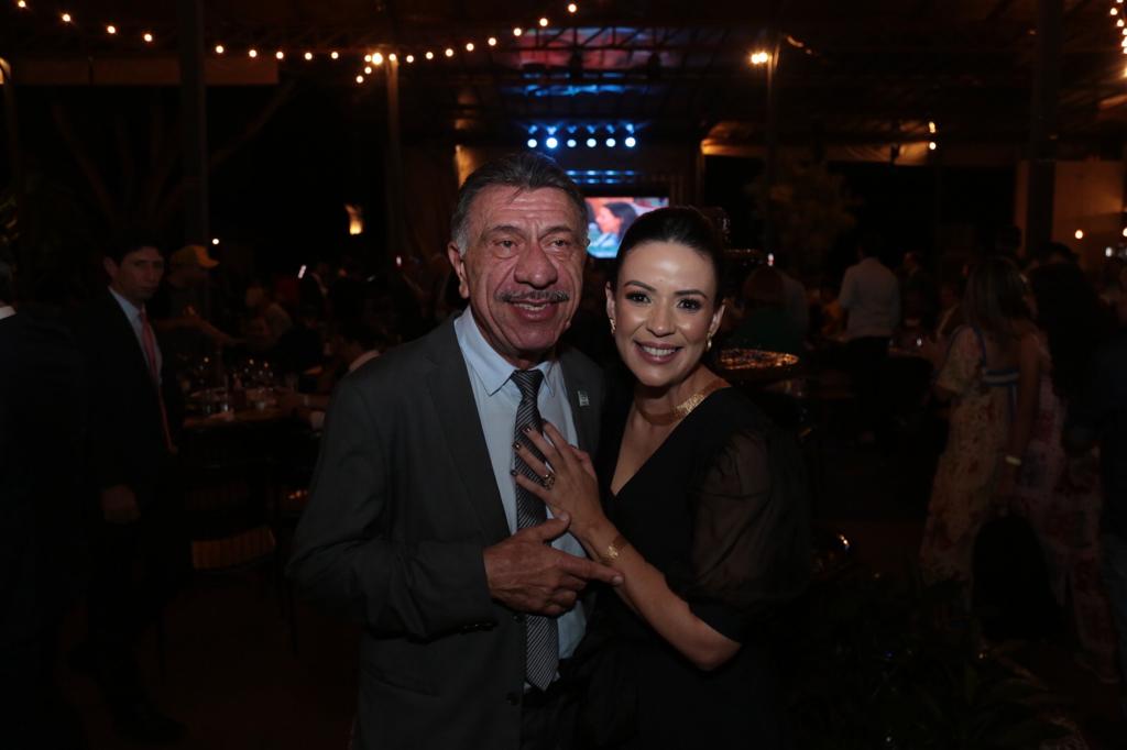 Deputado José Patriota (PSB) e a prefeita de Serra Talhada e presidente da Amupe, Márcia Conrado (PT)