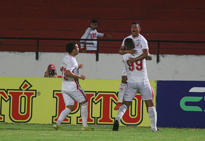 Paul Villero comemora gol pelo Náutico