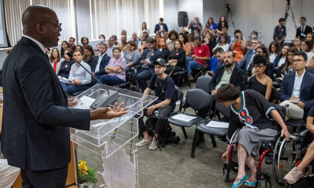 Segundo ministro dos Direitos Humanos, Silvio Almeida, existe uma relação direta entre essas mortes e a questão da classe social e da raça