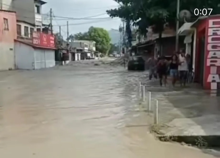 Rompimento aconteceu neste sábado (25)